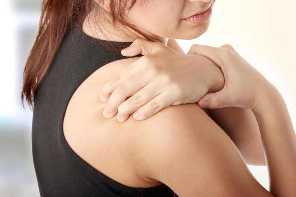 Dolor de hombro asociado con cambios degenerativos. 