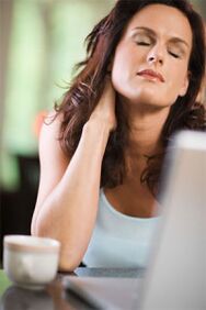 Dolor de cuello debido a osteocondrosis.