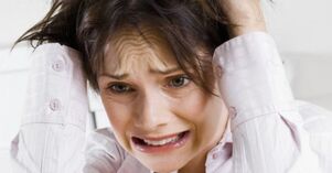 La aparición de dolor en una mujer debido al estrés. 